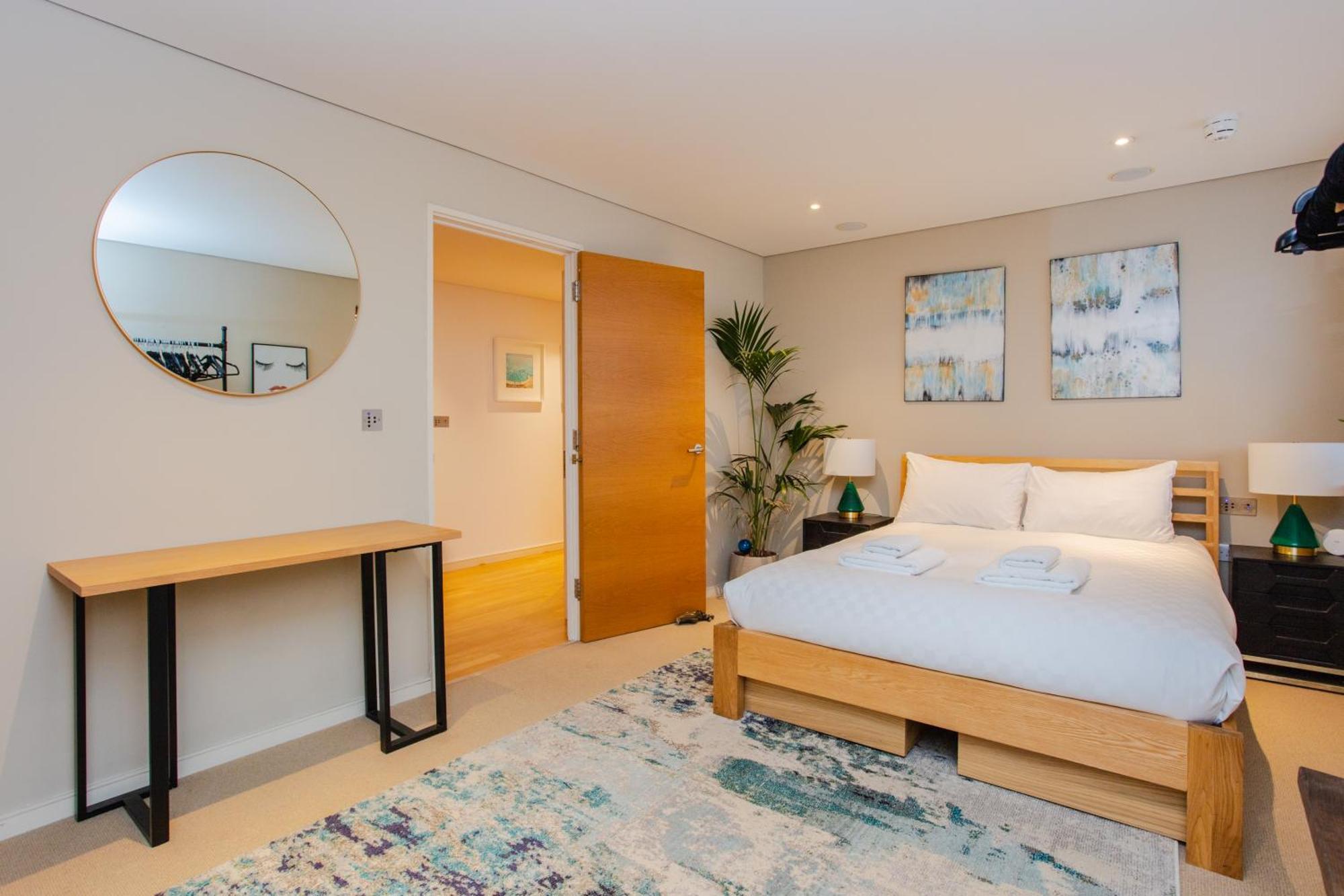 Modern 3 Bedroom In Paddington Apartment *